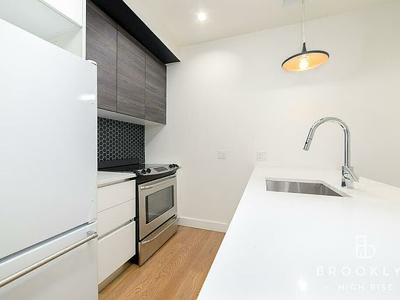 5th image of 530 Midwood St APT 2C