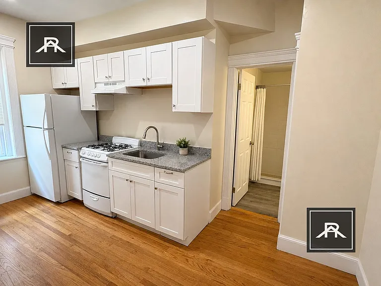 215 Harvard Ave #7 — Photo 7