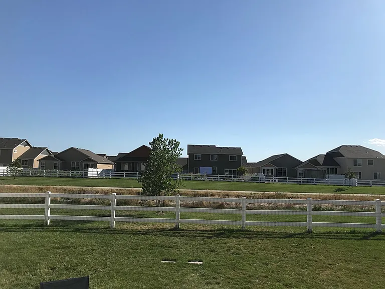 823 Lakebrook Ct — Photo 15