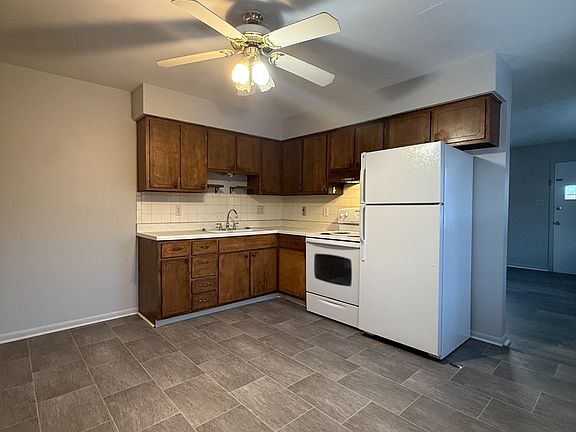 3rd image of 425 Beechwood Dr