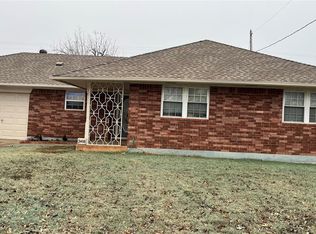 2408 Ridgewood Dr, Moore, OK 73160