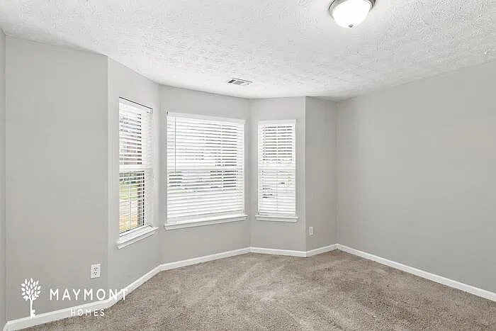 4 bed, 2.5 bath, 2286 sqft, $2,145 — Photo 4