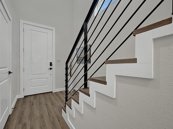 4th image of 104 Creekside Trl #702