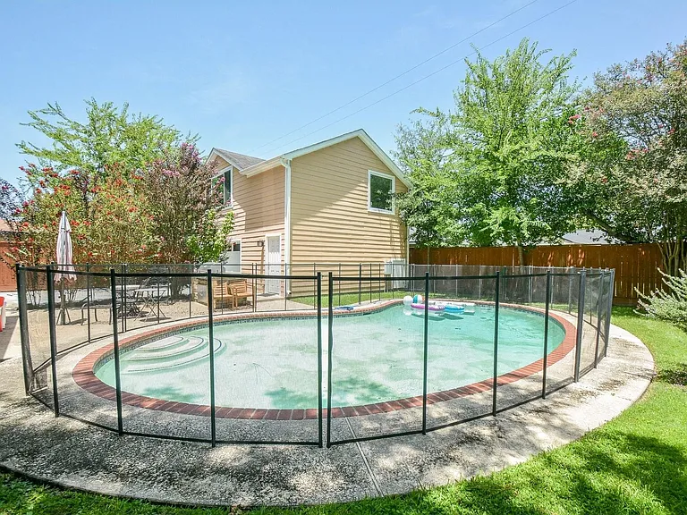 9906 Cedardale Dr — Photo 3
