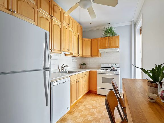 4th image of 561 41st St APT 2-A
