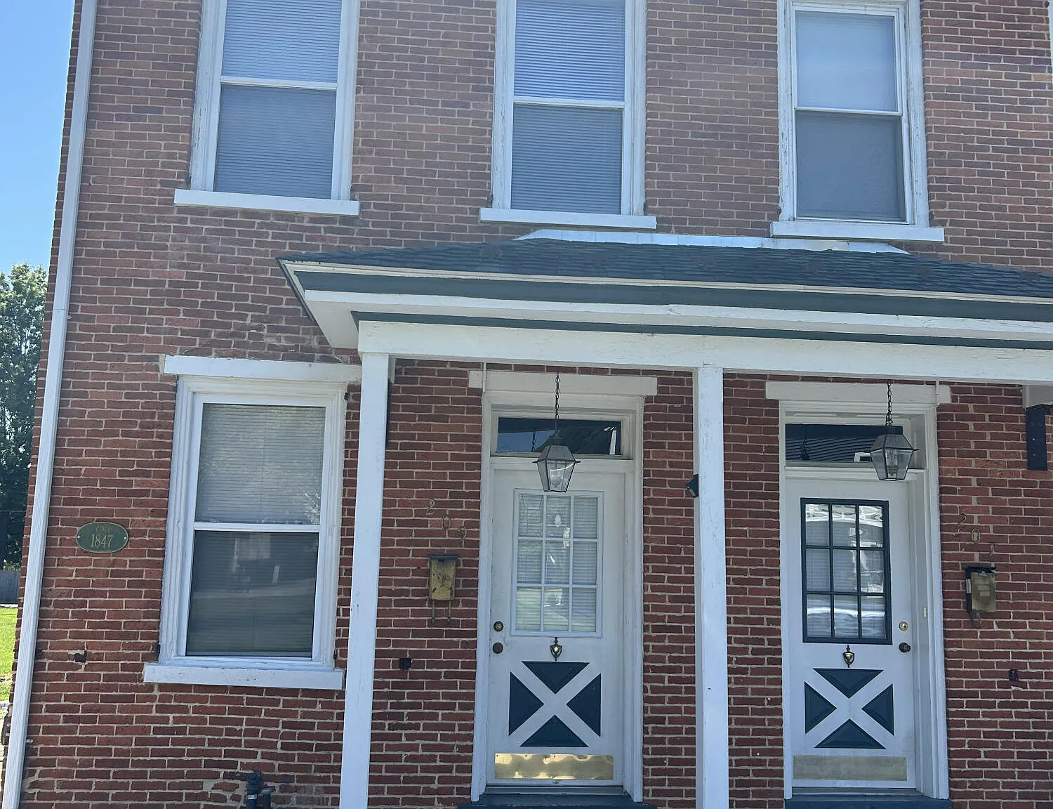 2 bed, 1000 sqft, $1,200 — Photo 1