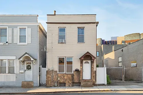 4431 Howley St Photo 1