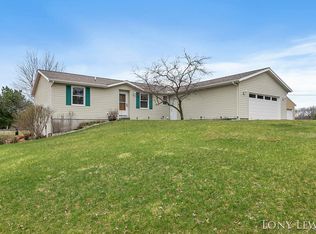 1055 Indian Lakes Rd NW, Sparta, MI 49345