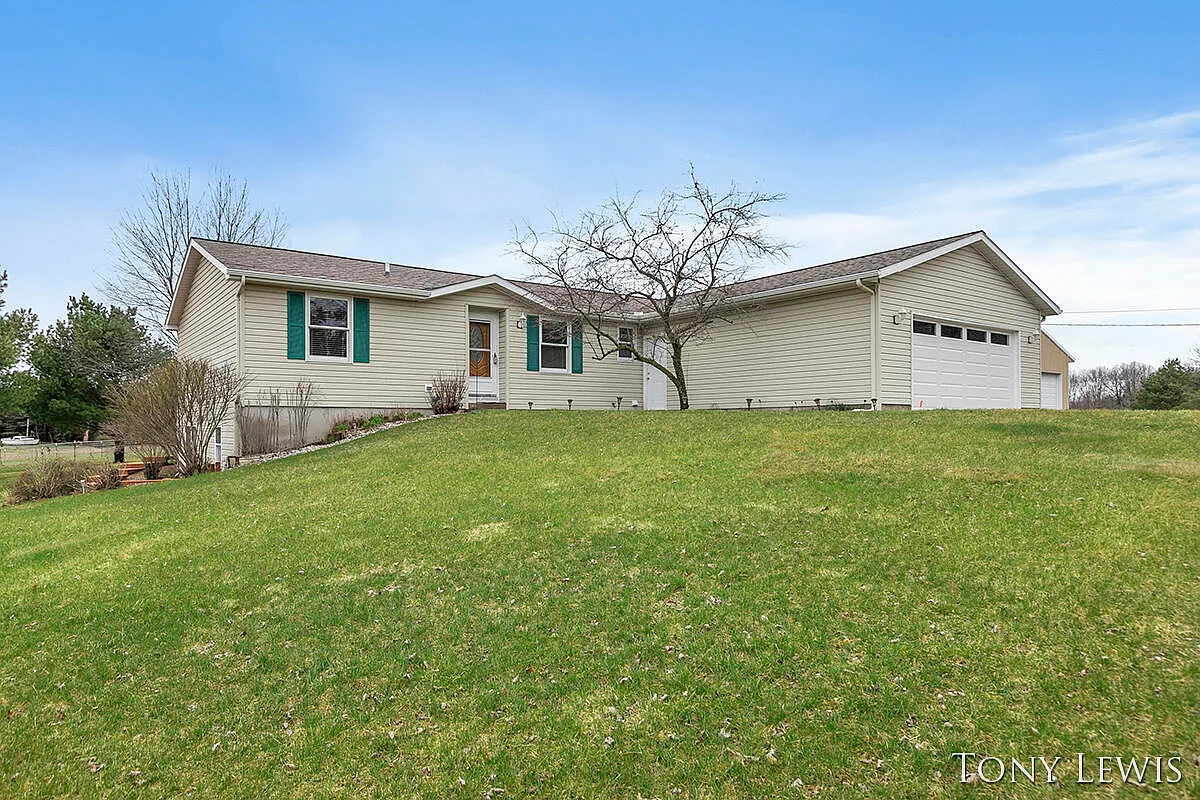 1055 Indian Lakes Rd NW photo 1