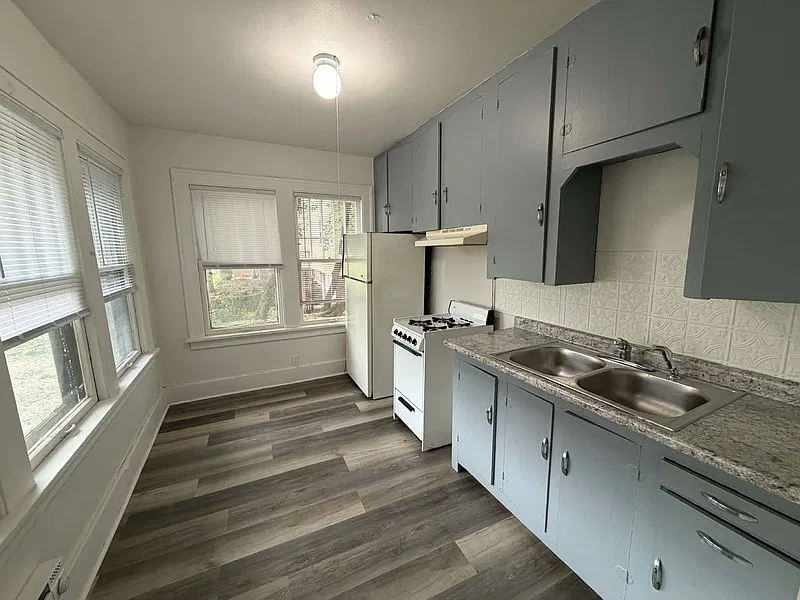2 bed, 1.0 bath, $900 — Photo 3