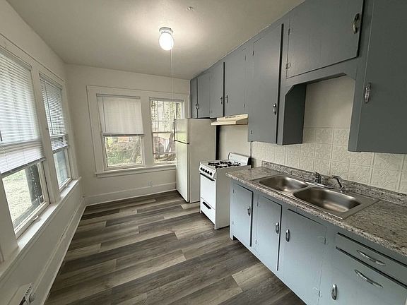 3rd image of 1206 39th St #1