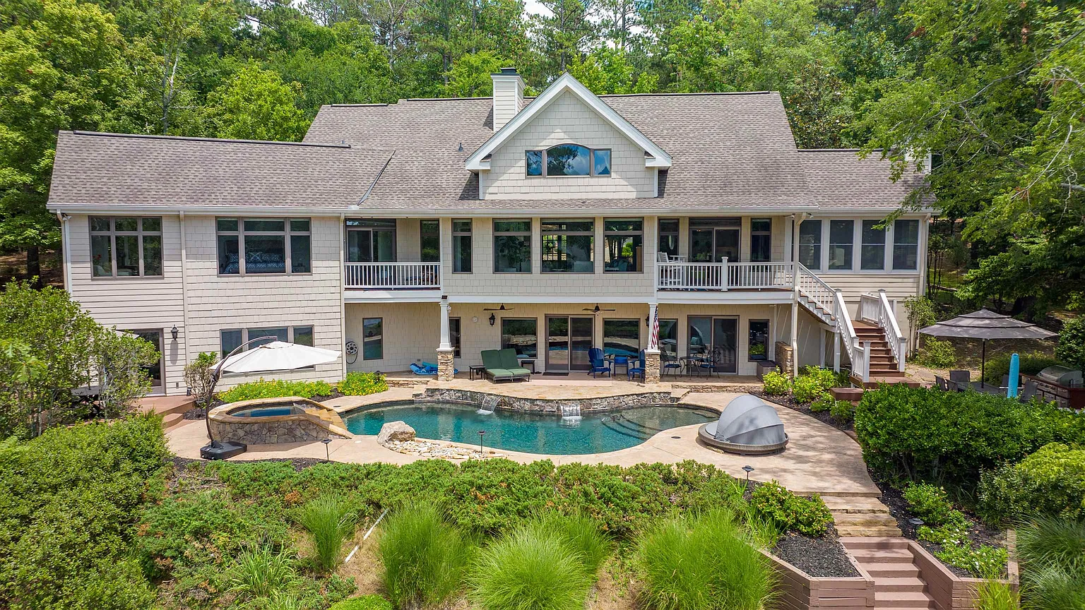 2541 Club Dr photo 1