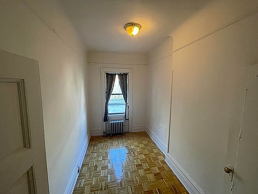 5th image of 261 W 70th St #4B