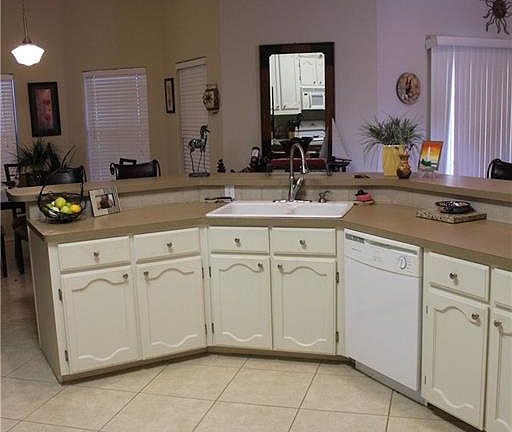 5th image of 3225 Country Club Dr N