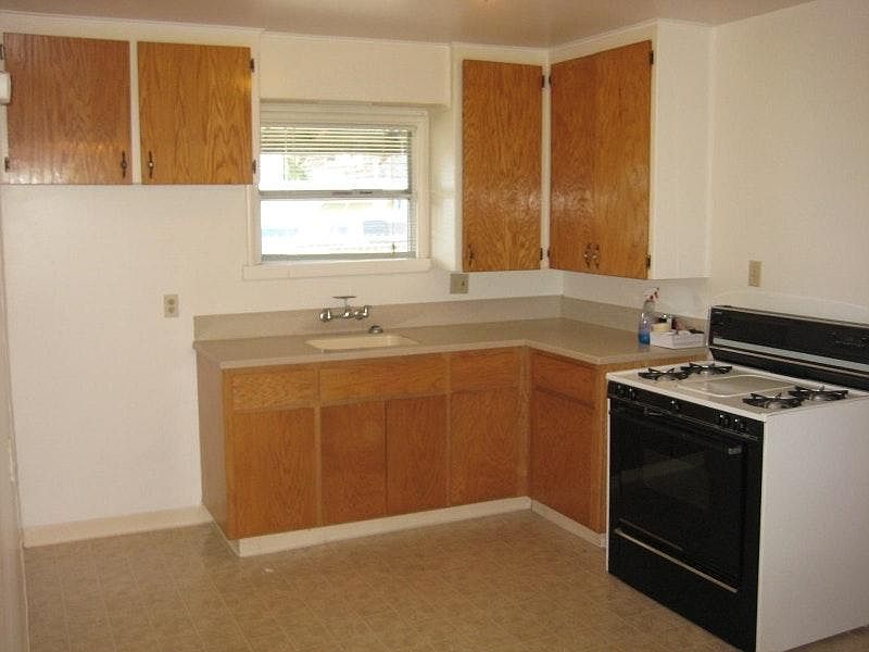 2nd image of 703 Stewart St