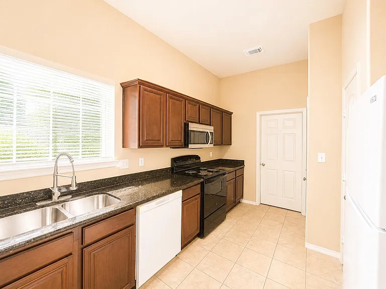 9104 N Green River Dr #E — Photo 11