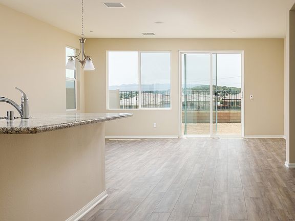 Foyer entry to kitchen