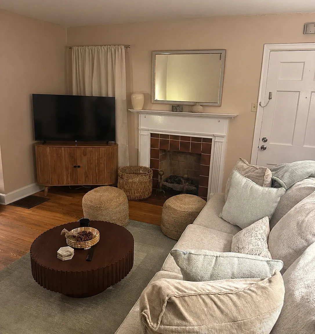 2 bed, 1002 sqft, $1,300 — Photo 1