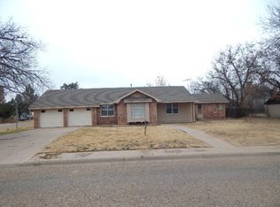 316 W 9th St, Hale Center, TX 79041
