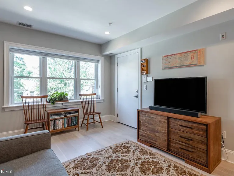 3918 W St NW #6 — Photo 9