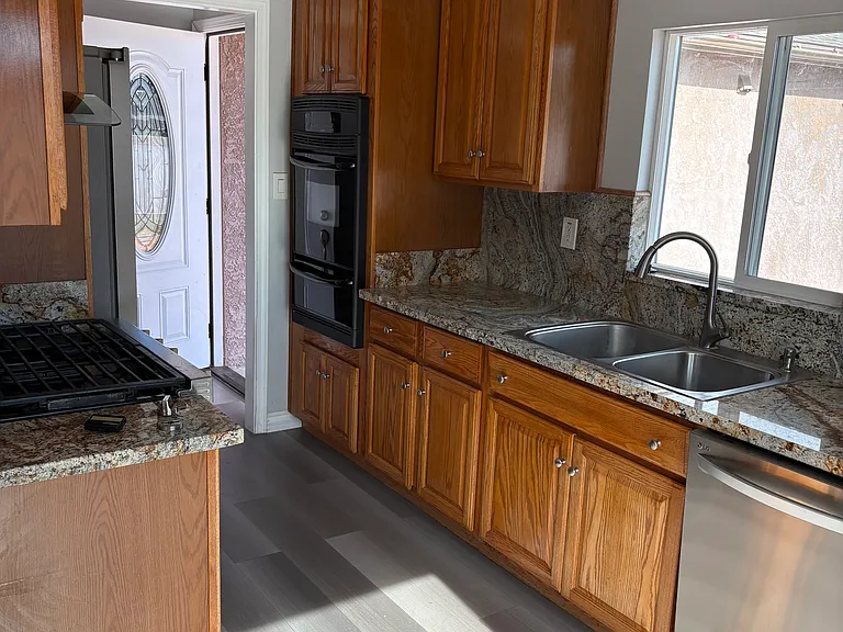 1494 Greenfield Dr — Photo 9