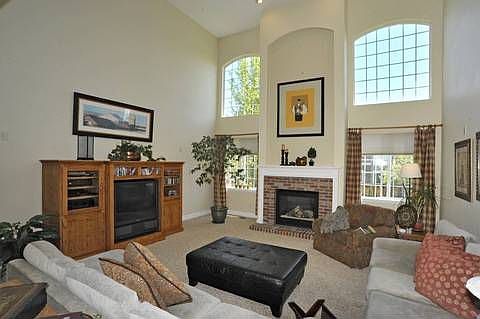 10066_brisbane_lane_MLS_HID605697_ROOMfamilyroom