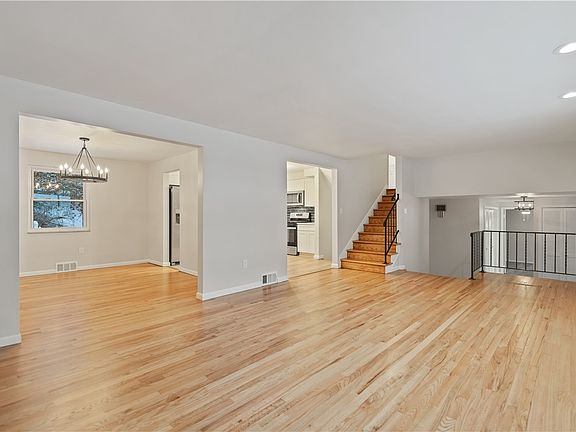 4th image of 140 Thornberry Dr