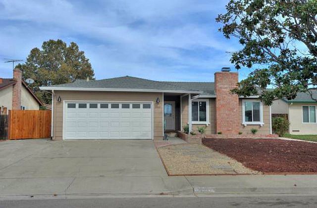 1st image of 34822 Lilac St