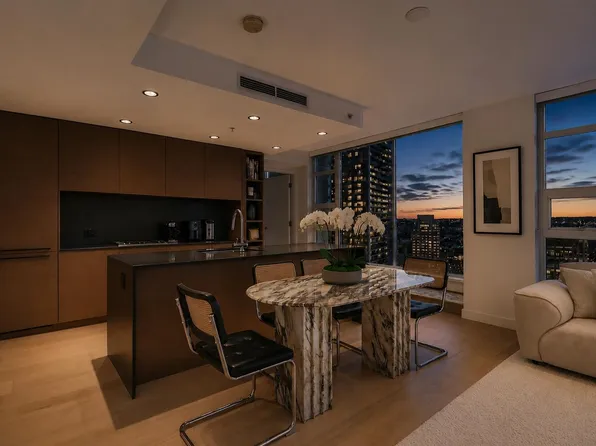 1289 Hornby St #2701, Vancouver, BC V6Z 2H7