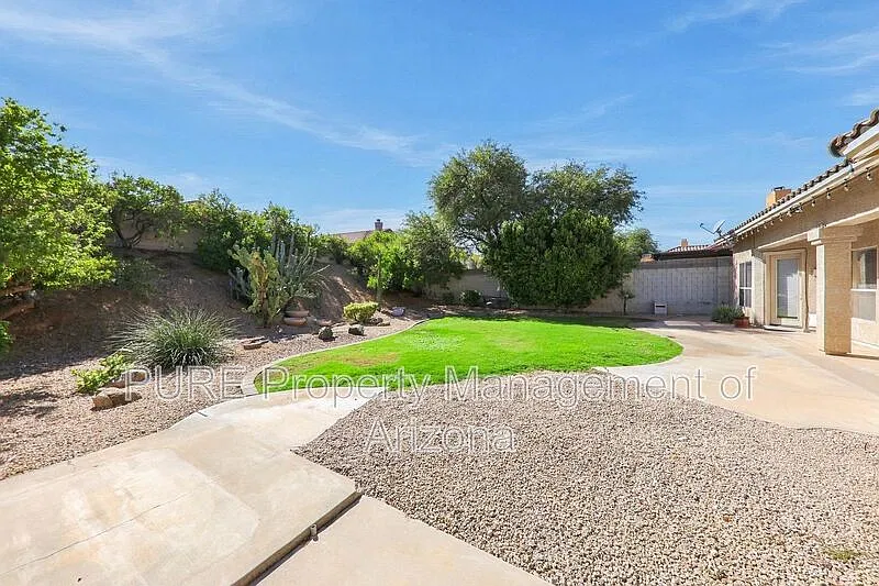 4 bed, 2.5 bath, 2383 sqft, $2,950 — Photo 3