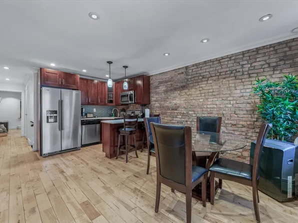 698 Lexington Avenue image 17 of 36