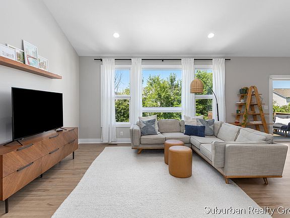 4th image of 7361 Yellowstone Dr