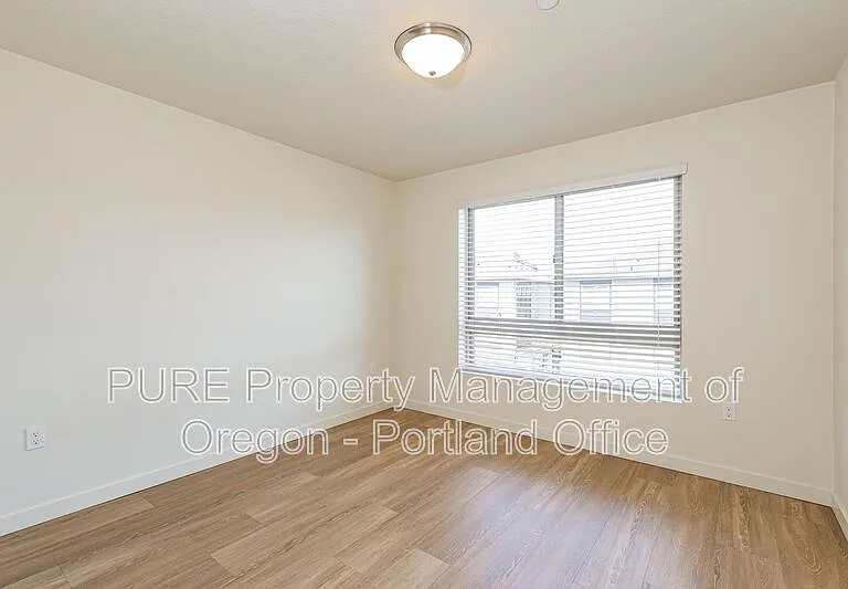 Halsey Crossing Apartments — Photo 25