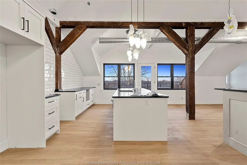 2 bed, 2.5 bath, 2943 sqft, $5,900 — Photo 4