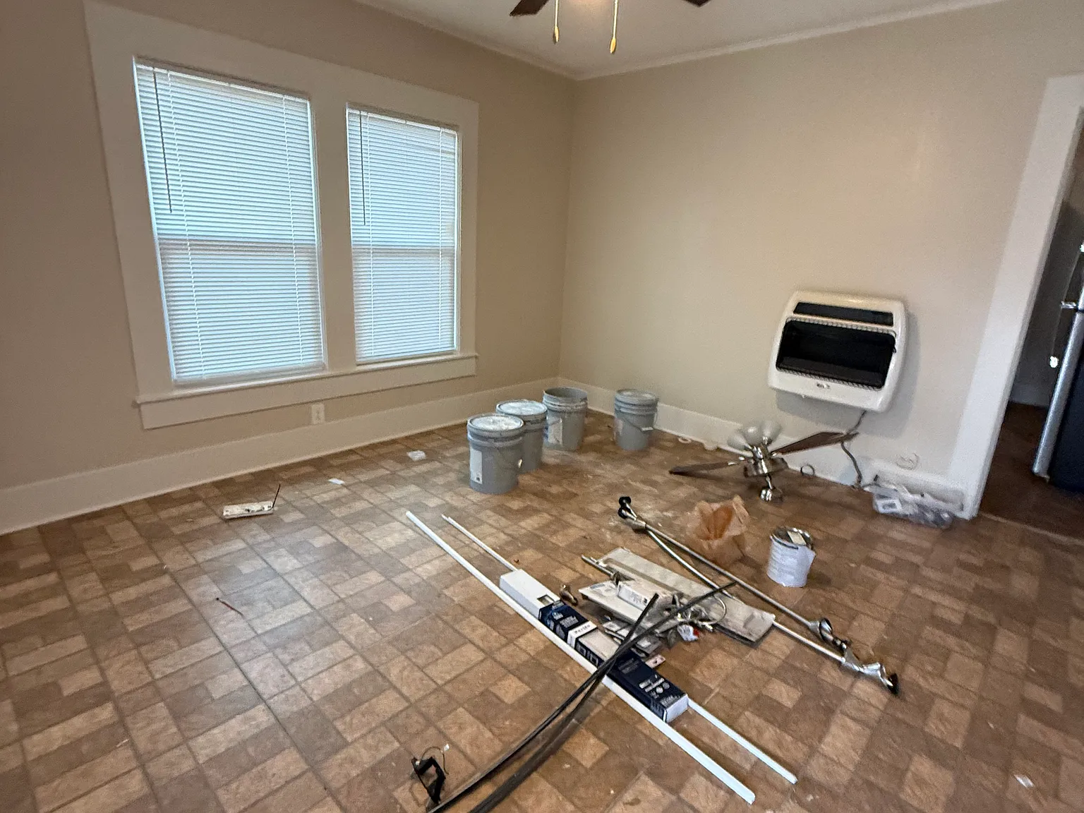 419 E Bow St — Photo 2