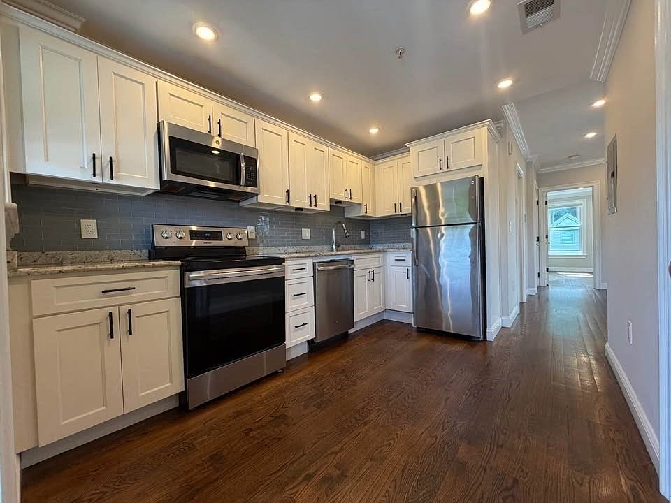 1st image of 41 W Walnut Park #3