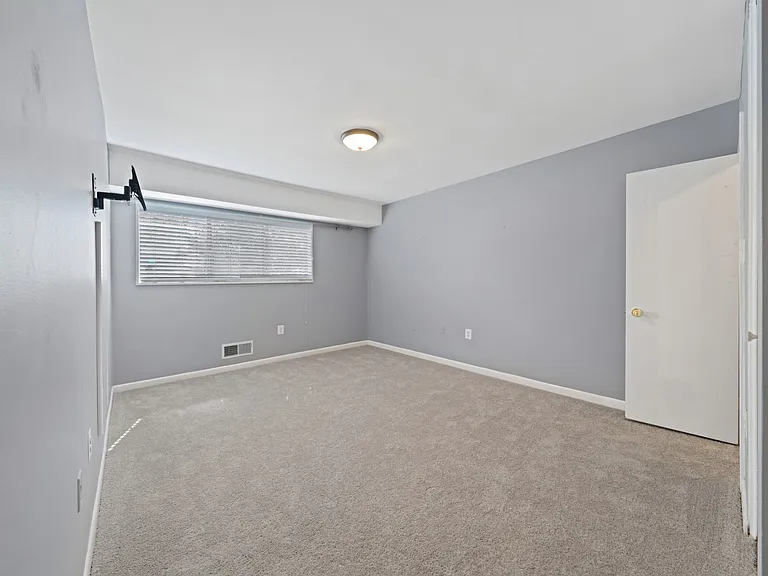 10620 Weymouth St #1 — Photo 9
