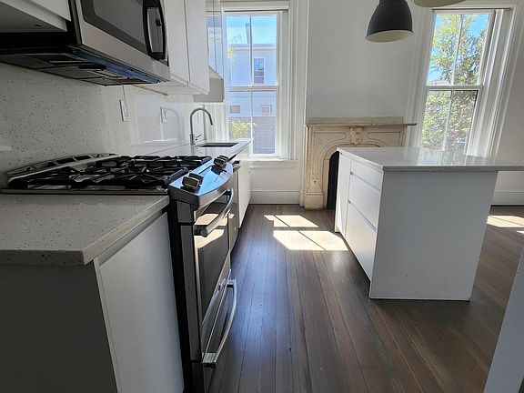 Kitchen, GE Profile Series appliances, Quartz counter, GE Profile Gas Range