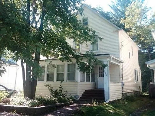 714 Hickory St photo 1