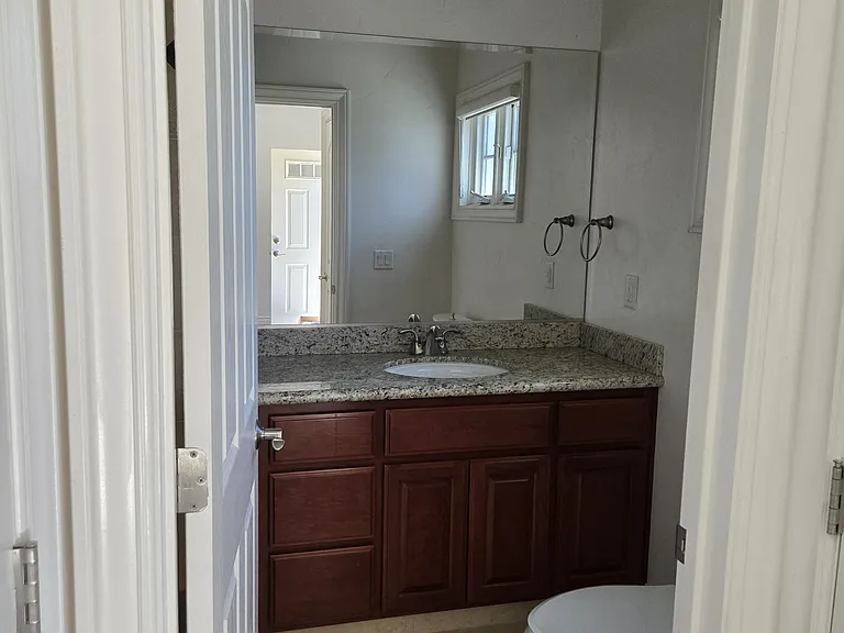 1850 Kickapoo Ct — Photo 8