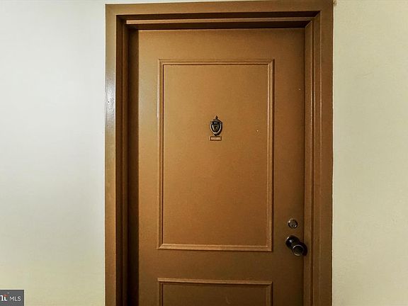 4th image of 118 Monroe St APT 401