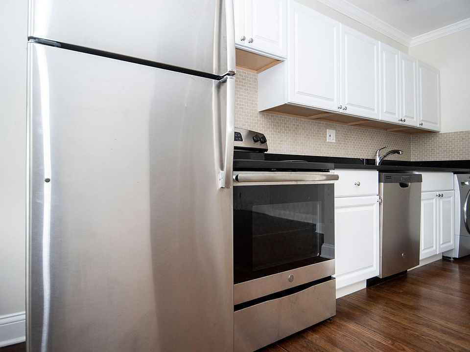 1st image of 3345-46 N Marshfield Ave #106