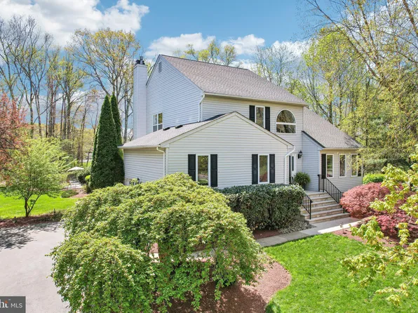 32 Arnold Ln, Robbinsville, NJ 08691