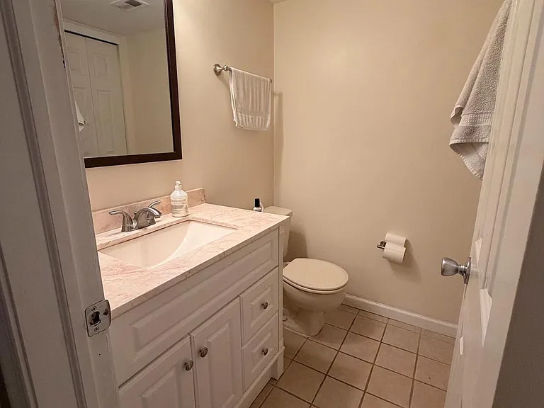 1015 Hopkins Ct — Photo 12