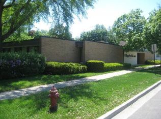 33 N Geneva St, Elgin, IL 60120