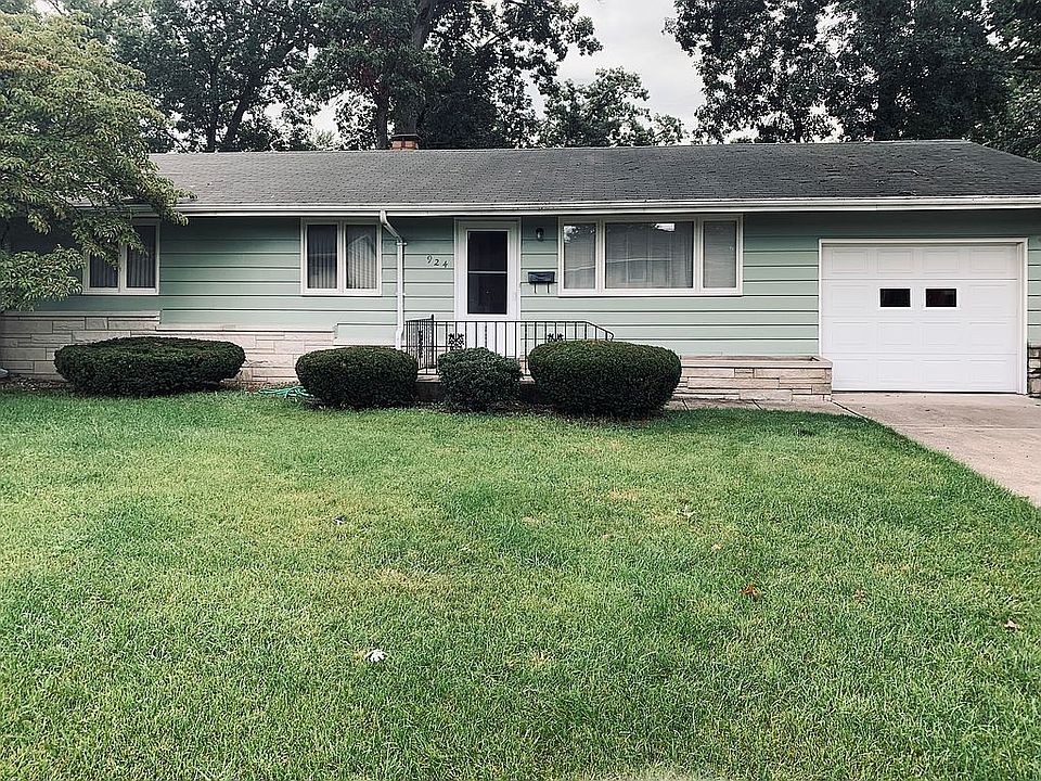 1st image of 924 Woodbine Way