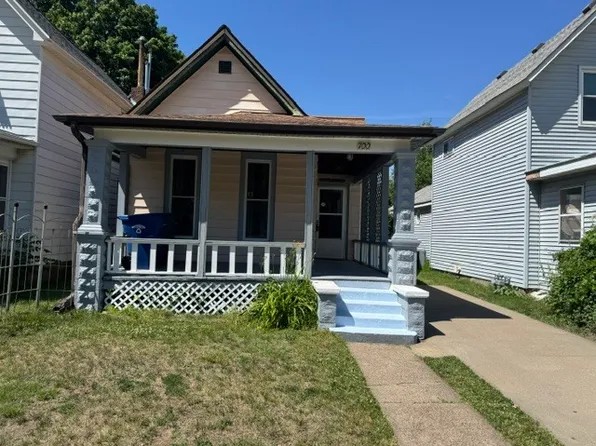 700 9th Ave S, Clinton, IA 52732