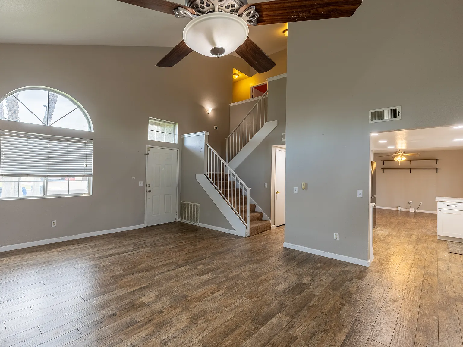 4 bed, 2.5 bath, 1876 sqft, $2,100 — Photo 3