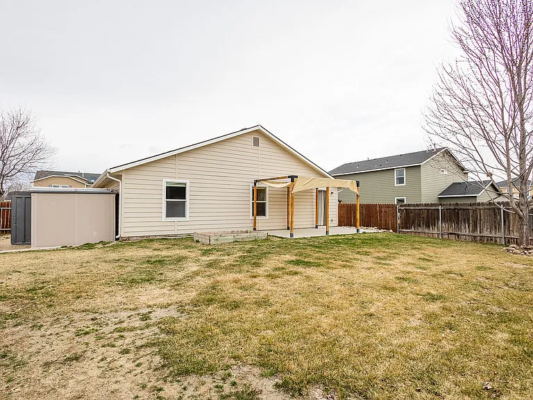 143 E Rose Lake Dr — Photo 45