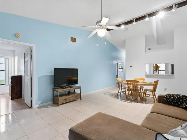 2054 SW Silver Pine Way #123h, Palm City, FL 34990